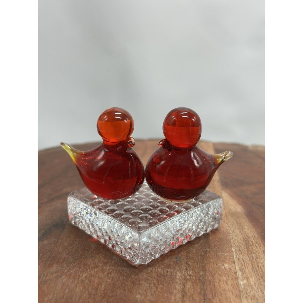 Swedish Art Glass Lovebirds On Stand Amberina UV Glow Cardinal Birds Paperweight